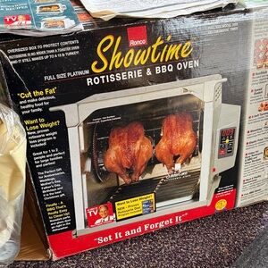 Vintage! Hardly used!Showtime Rotisserie & BBQ Oven - Books & all tools included
